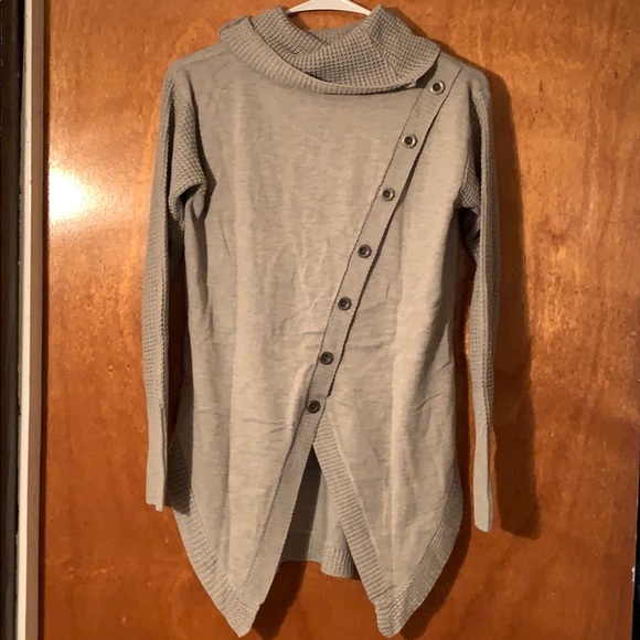 Sweater- Back Design - Picture 2 of 4